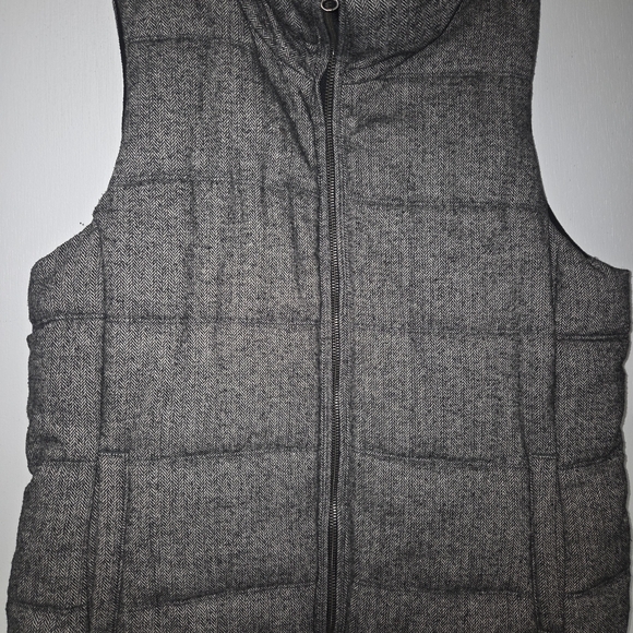 Old Navy Women's Charcoal Quilted Vest - Picture 1 of 8